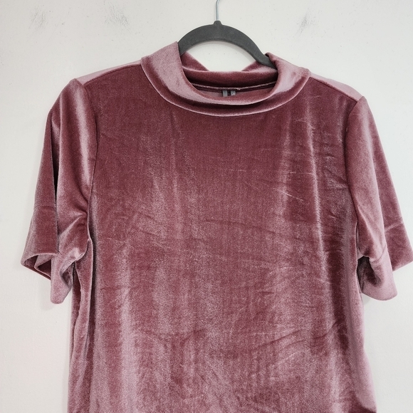 By Anthropologie Pink Rose Krista Velvet short sleeve mockneck top holiday girly - Picture 5 of 12